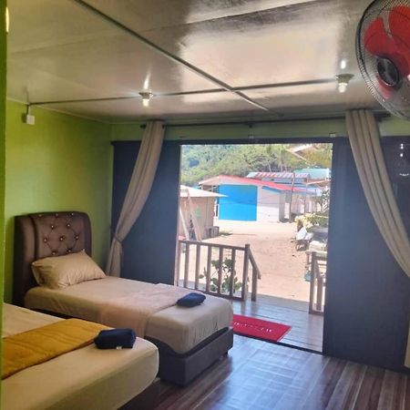 Oceanboys Inn Kampong Pasir Panjang  エクステリア 写真