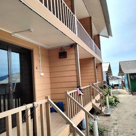 Oceanboys Inn Kampong Pasir Panjang  エクステリア 写真
